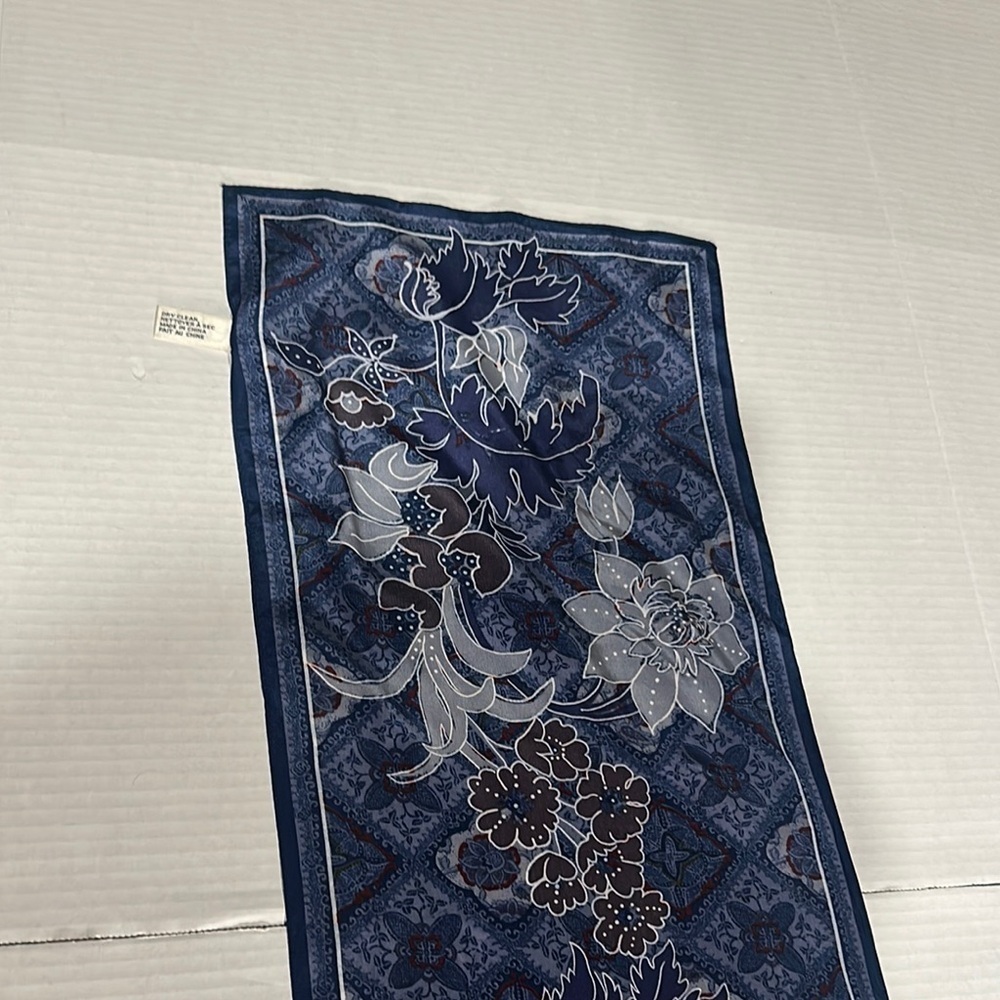 Vintage Ugra all silk Floral patterned Blue white maroon Gray Scarf lightweight - Picture 8 of 8